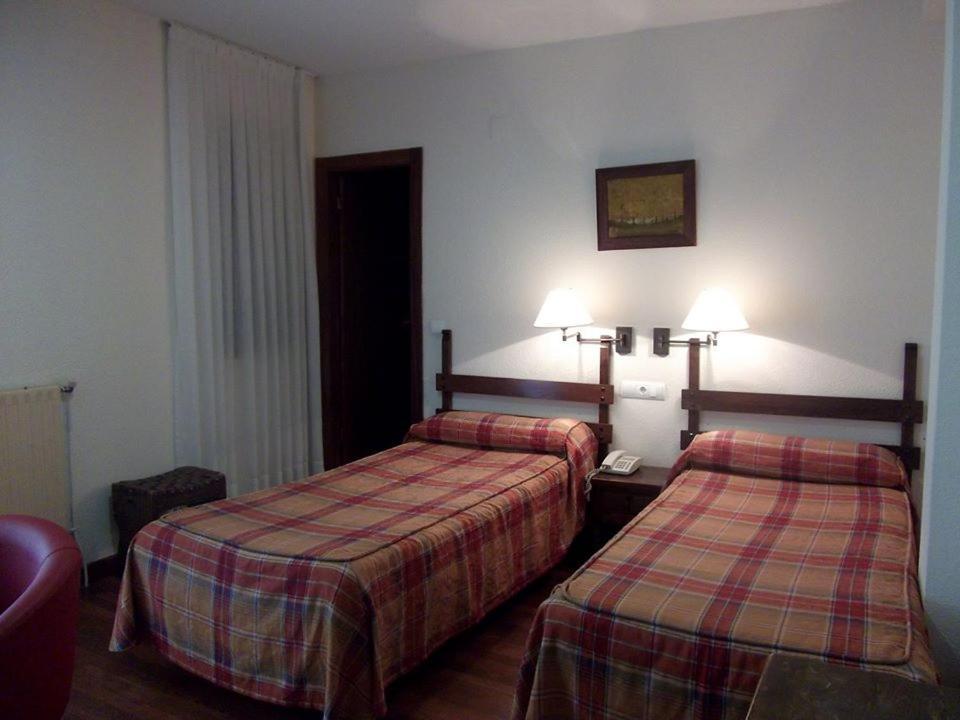 Hotel Termas De Льерганес Экстерьер фото