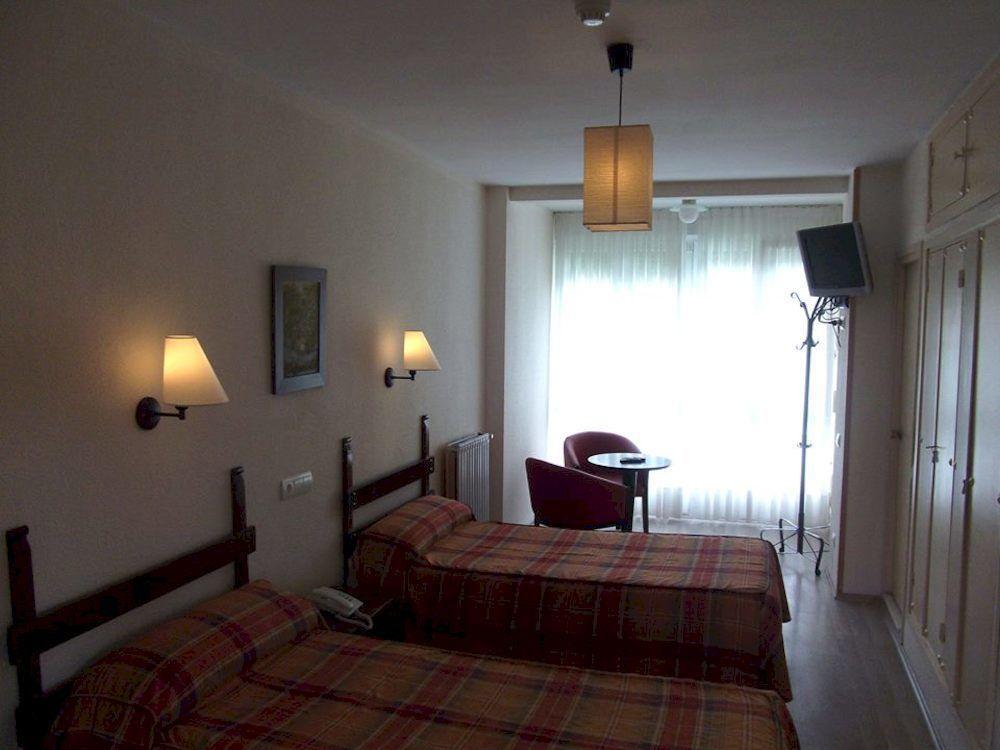 Hotel Termas De Льерганес Экстерьер фото