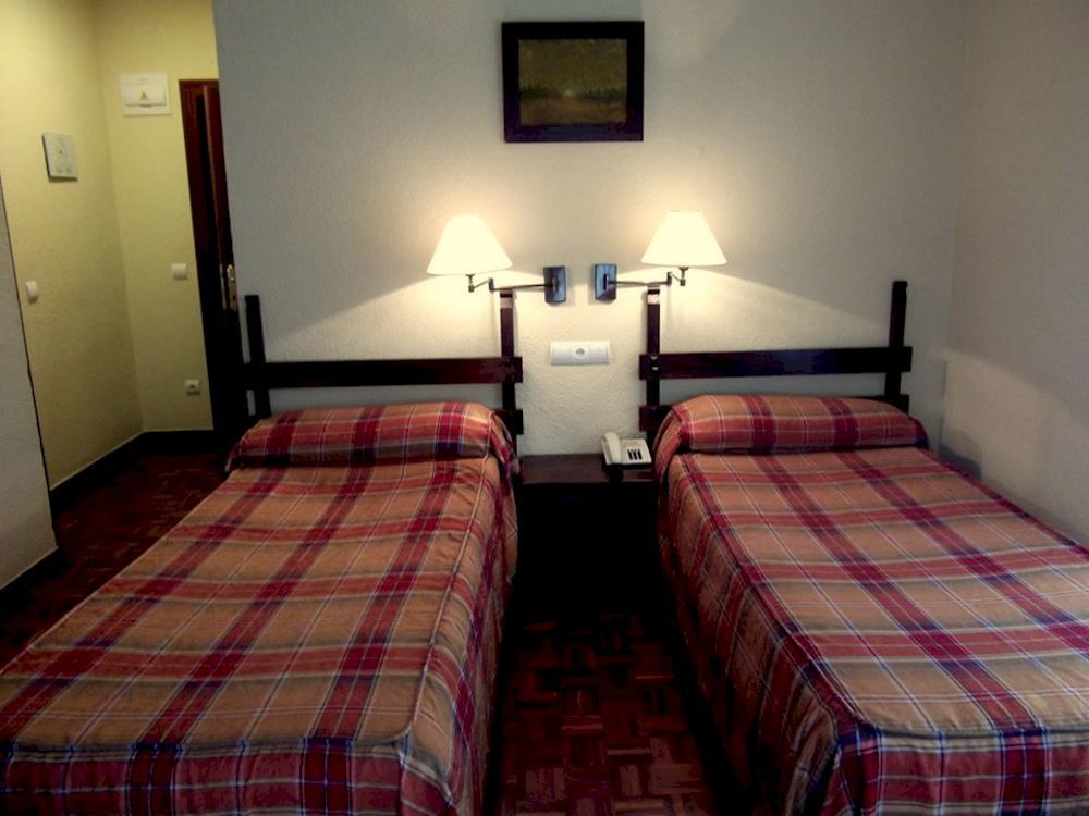 Hotel Termas De Льерганес Экстерьер фото