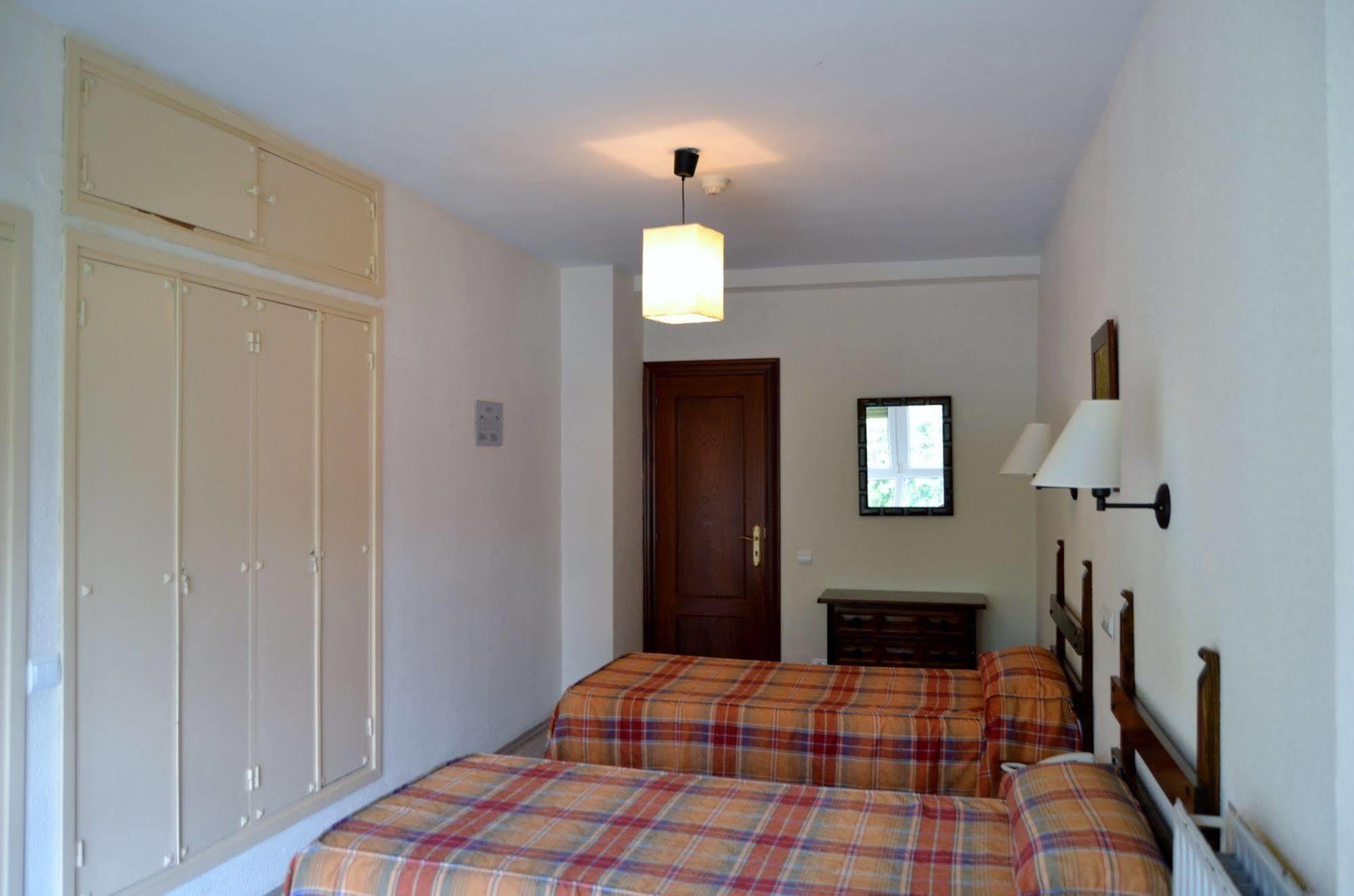 Hotel Termas De Льерганес Экстерьер фото